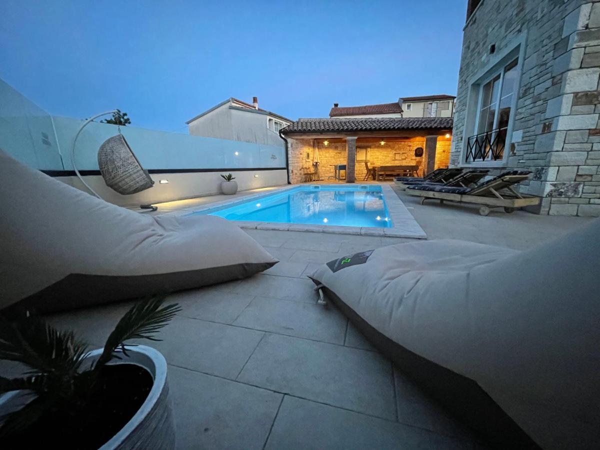 Moderne Istrische Steinvilla - 4 Sterne Mit Privatem, Beheizbaren Pool & Meerblick Kavran 外观 照片